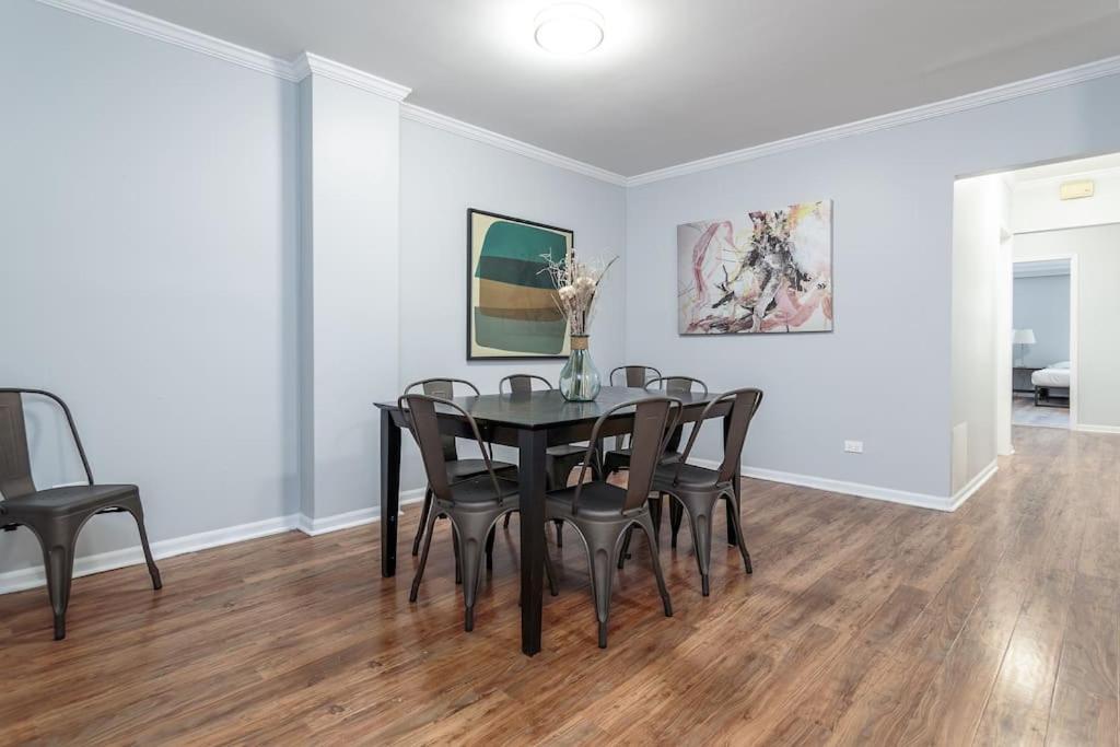 Beautiful Remodeled Penthouse Unit In Old Town Villa Chicago Exterior photo
